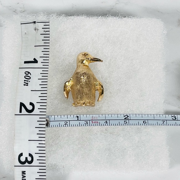 Penguin Brooch - Picture 8 of 9